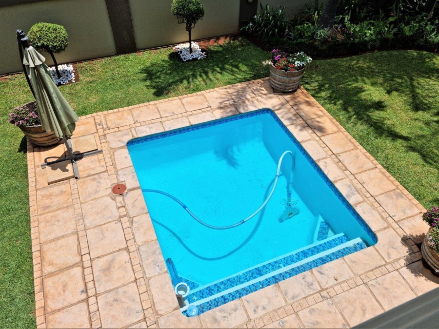 5 Bedroom Property for Sale in Melodie North West